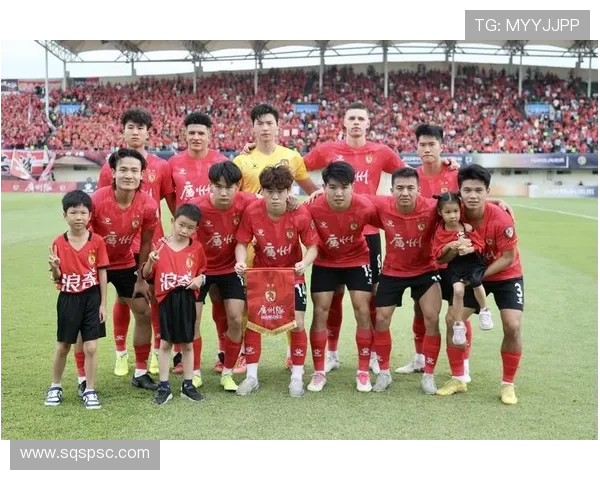 足球明星华南虎的传奇之路与球场背后的故事揭秘