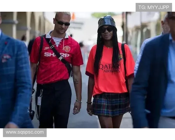 足球明星化妆出街引发热议网友纷纷点赞时尚新风潮