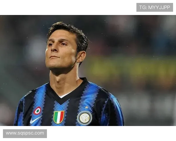 足球明星帅照大赏展现运动魅力与风采的完美瞬间