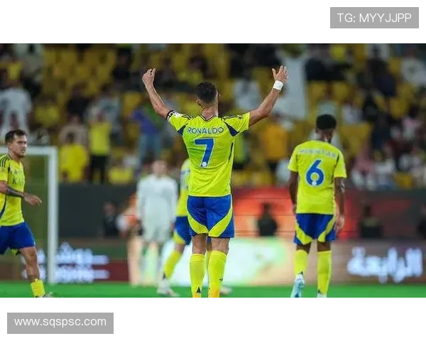 足球巨星挥别绿茵场的感人瞬间退役告别照片记录辉煌岁月与不舍情怀